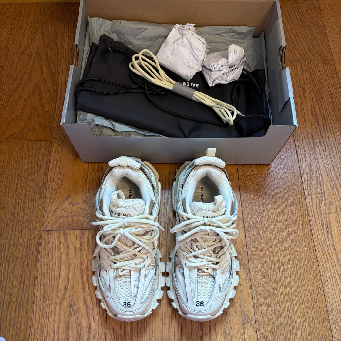 발렌시아가 트랙 스니커즈 베이지 상품이미지2