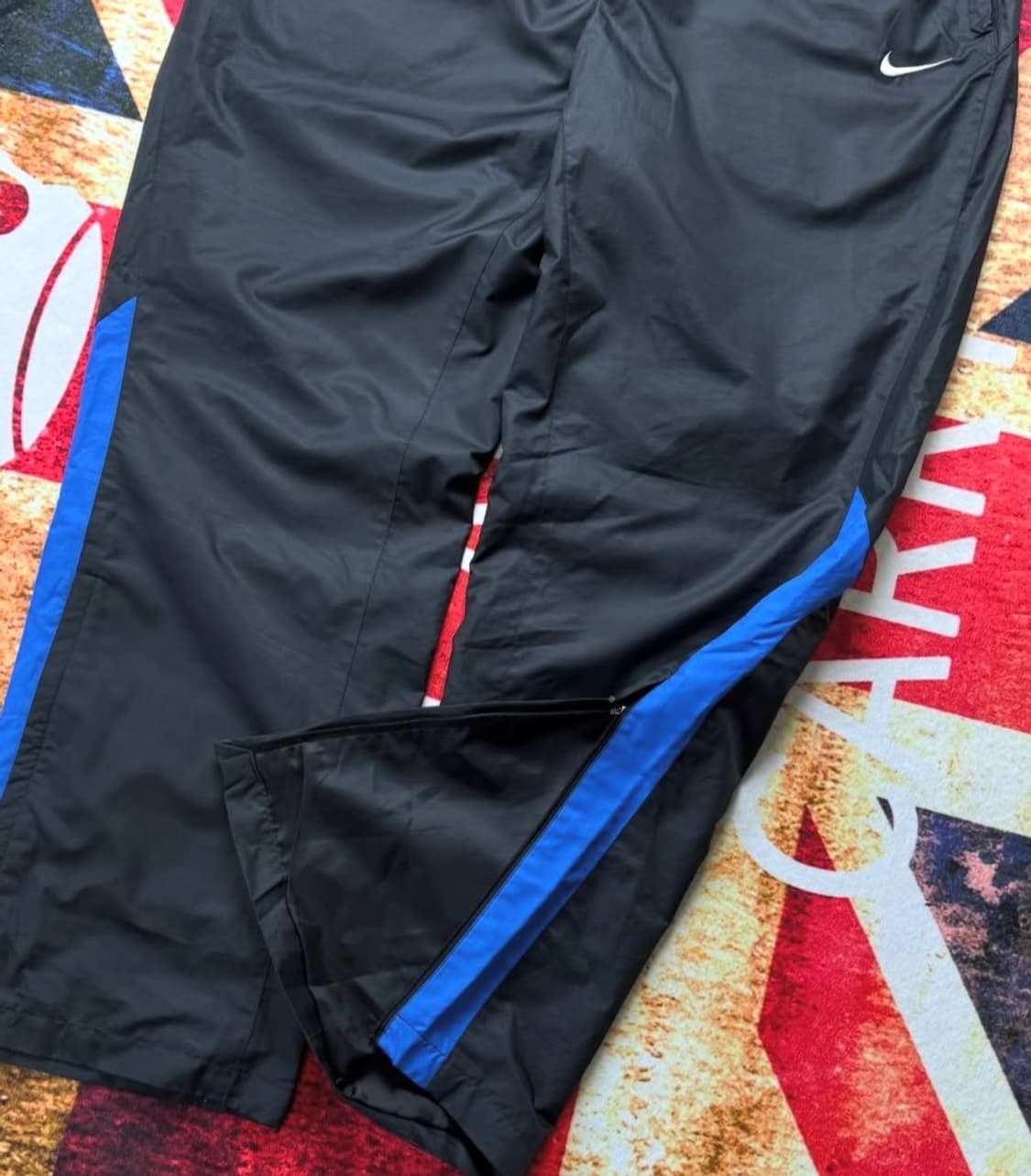 나이키 블랙스우시 지퍼 절개 트랙팬츠. 상품이미지3