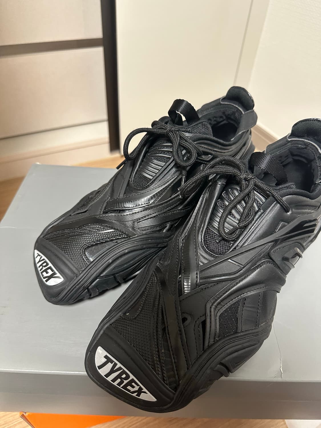 발렌시아가 타이렉스 42 블랙 상품이미지2