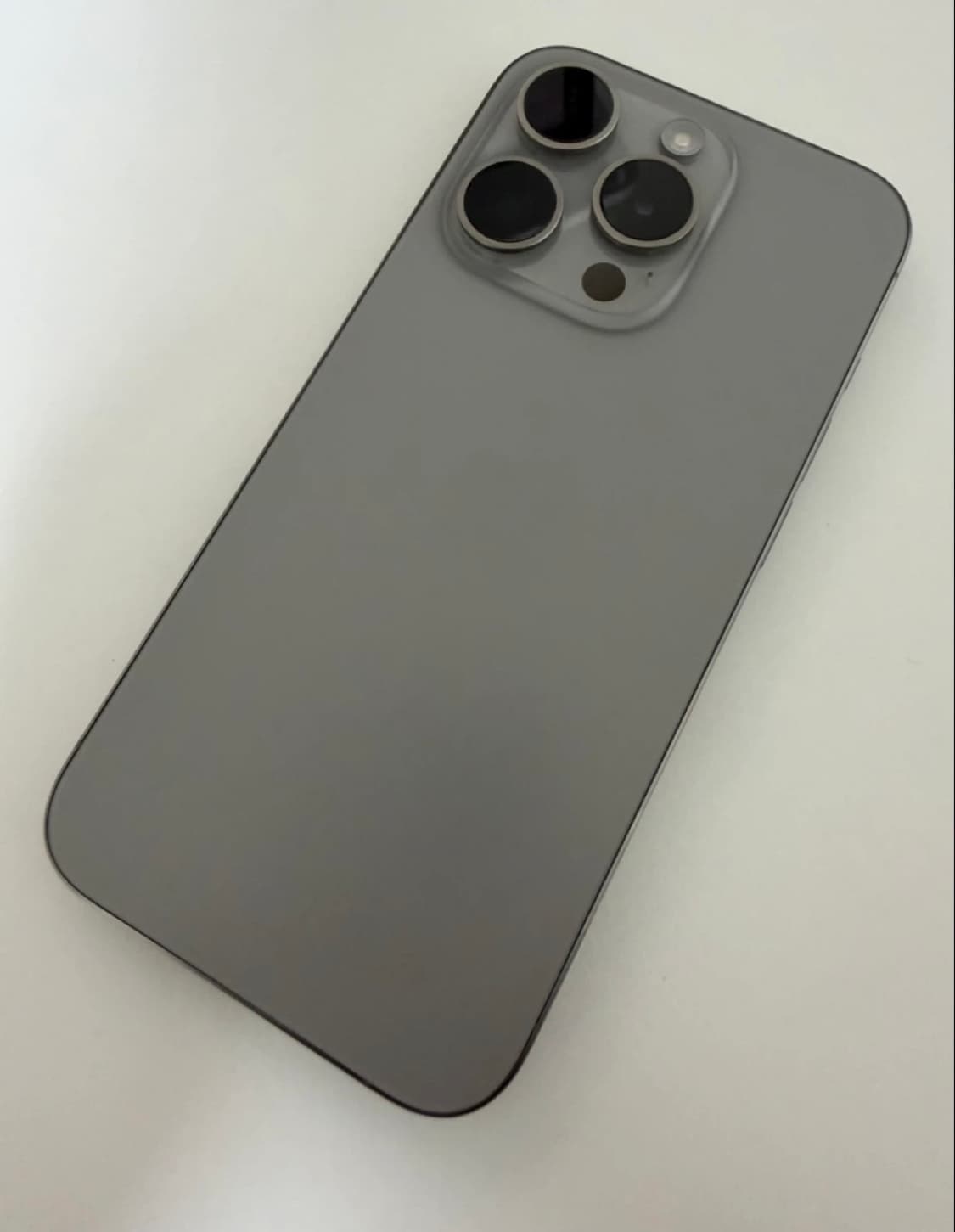 아이폰 15 프로 네추럴 티타늄 256gb 미국판 무음 판매 상품이미지3