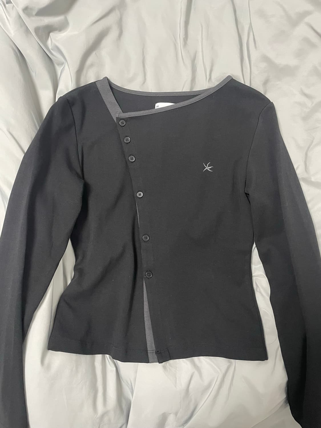 더콜디스트모먼트 롱 슬리브 black 상품이미지2