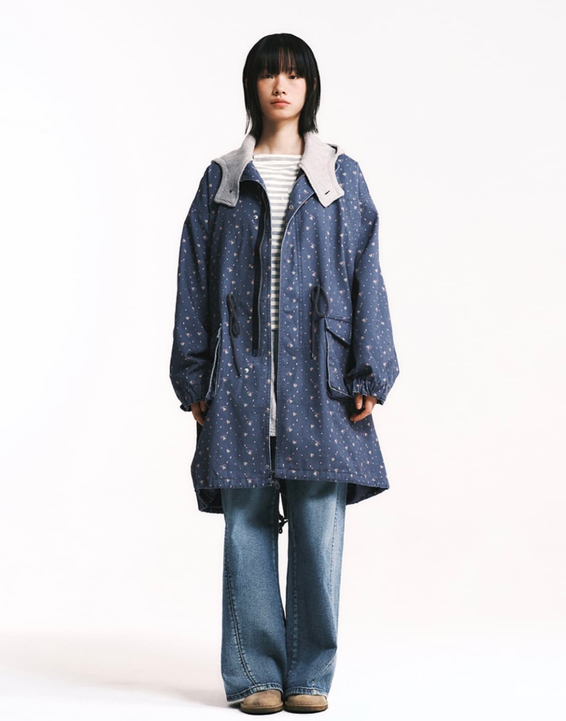 더뮤지엄비지터 플로럴 피쉬테일 네이비 상품이미지1