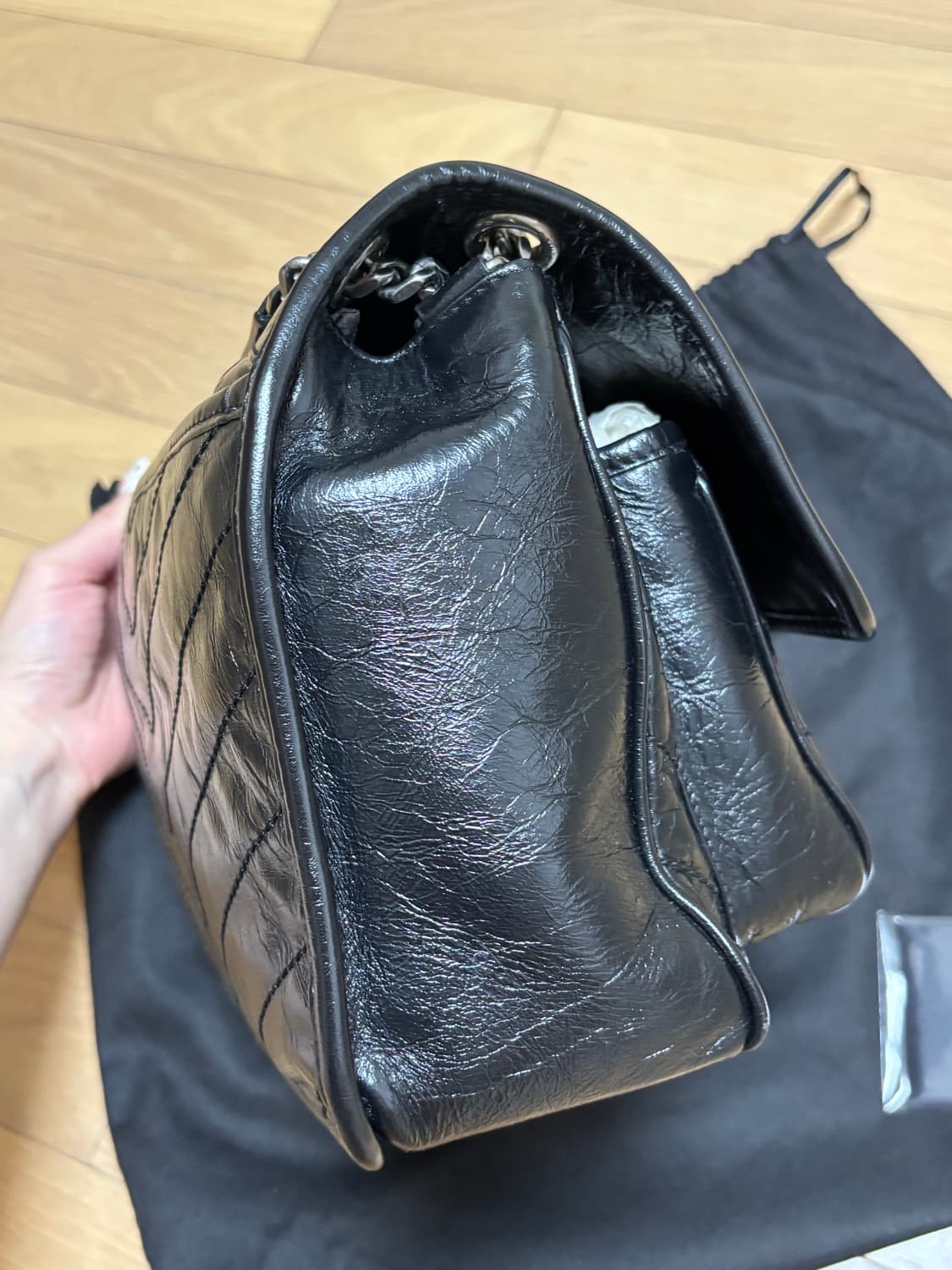 생로랑 니키백 미듐 블랙 상품이미지4