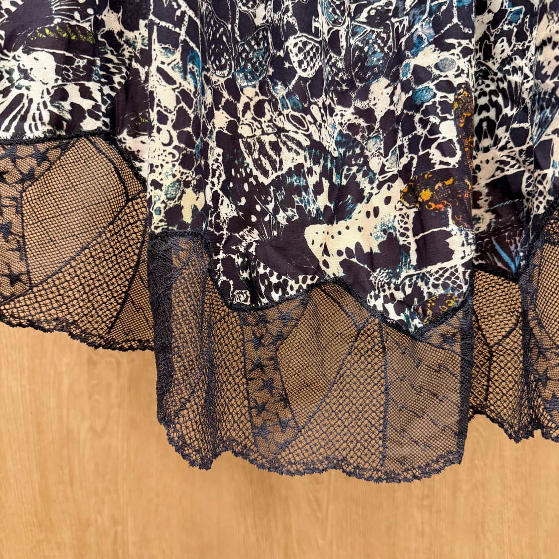 쟈딕 앤 볼테르 플리츠 롱 스커트 레이스 밑단 나비 패턴 디테일 상품이미지6