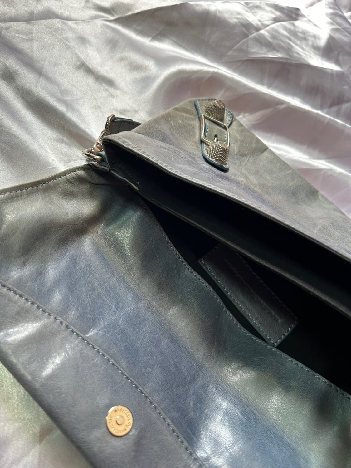 Balenciaga Envelope Clutch Crossbody Bag 상품이미지8
