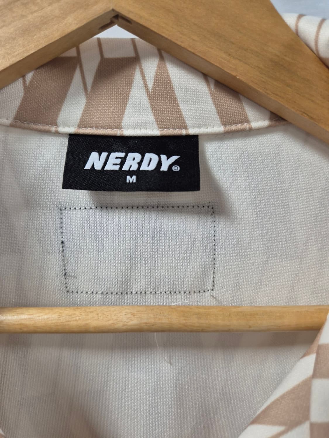 널디 모노그램 트랙탑 져지 M사이즈 판매합니다. 상태 A급입니다.

** 상품이미지4
