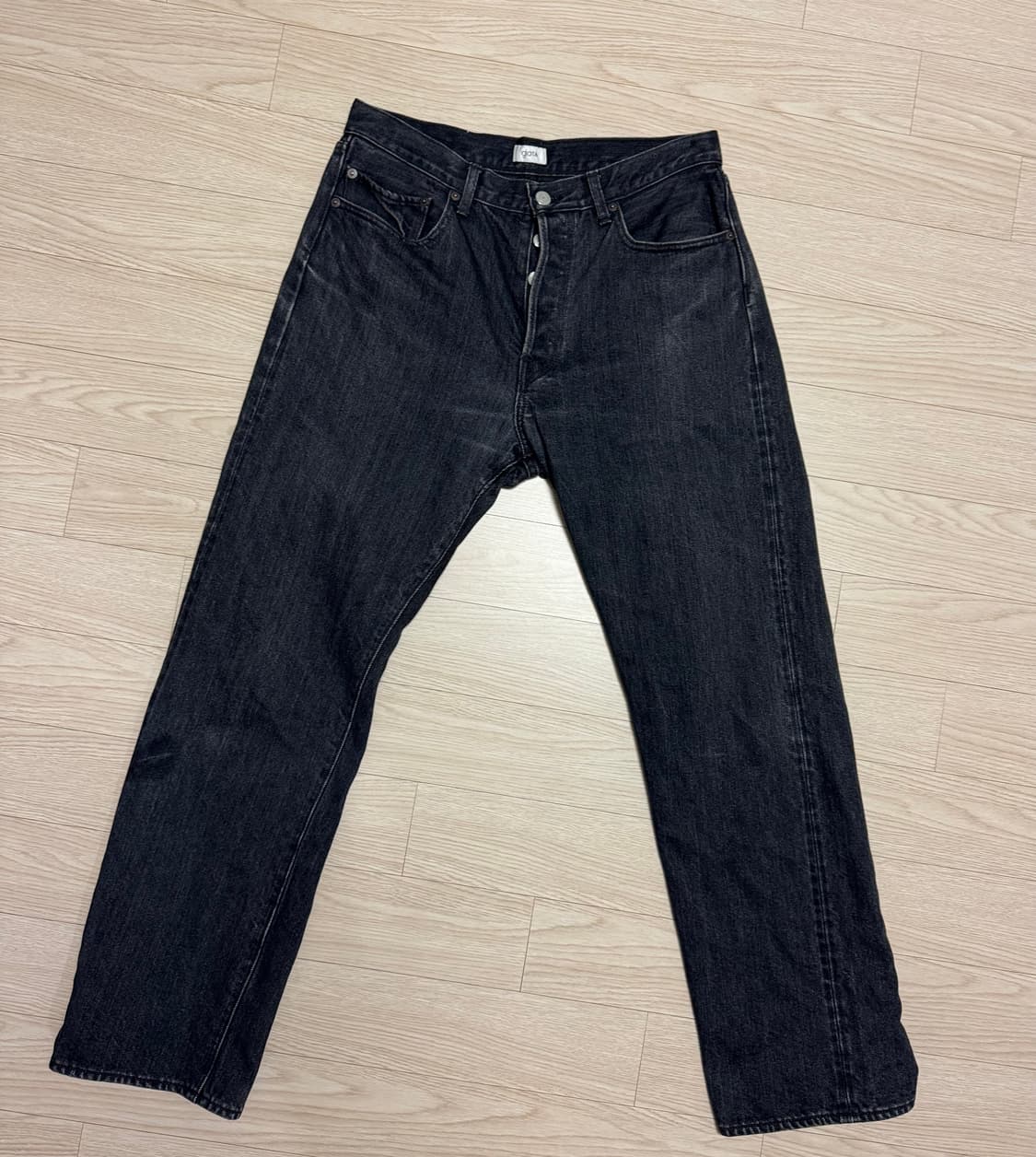 시오타 테이퍼드 데님 블랙 32 상품이미지3