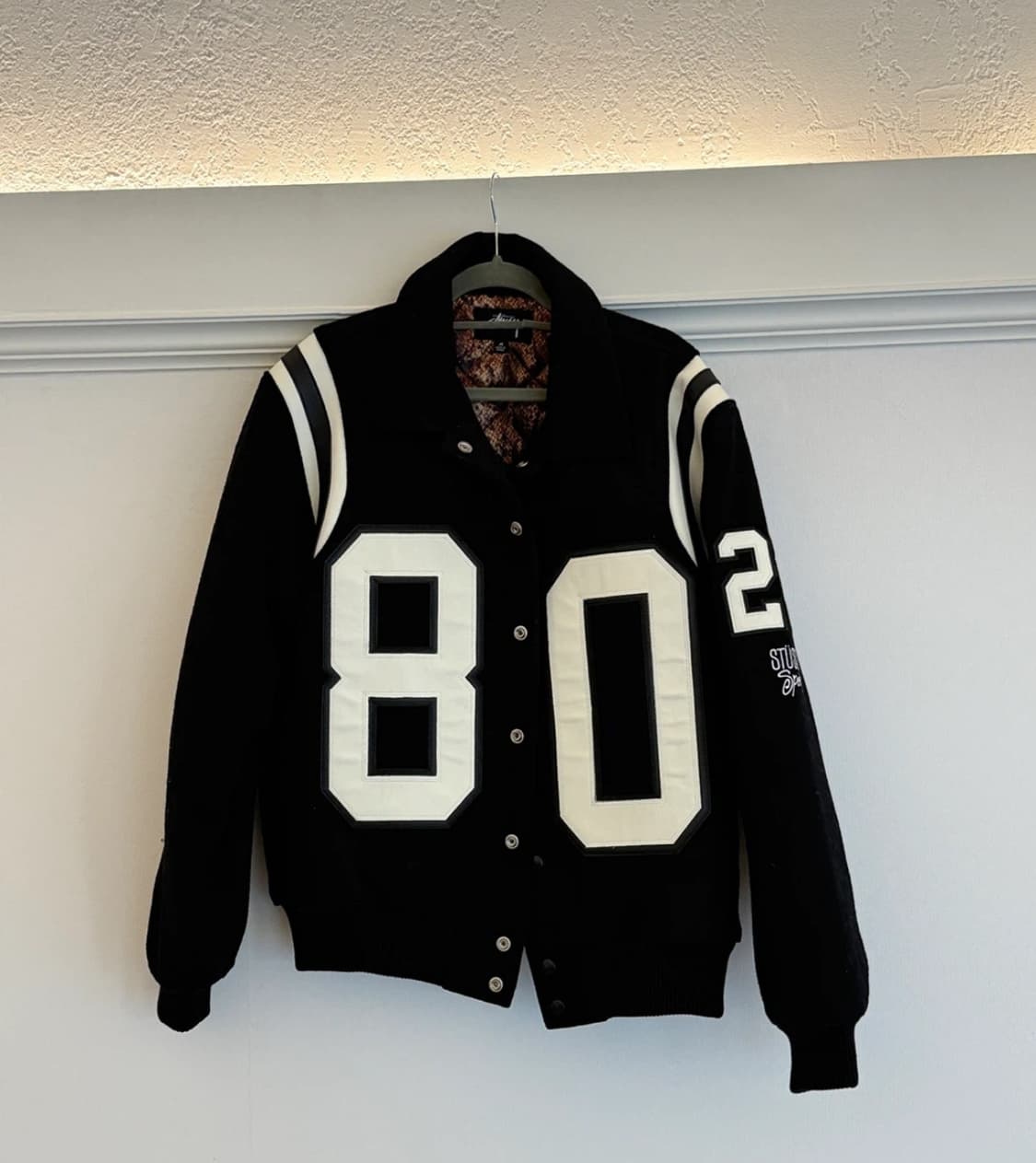 스투시 바시티 자켓 상품이미지1