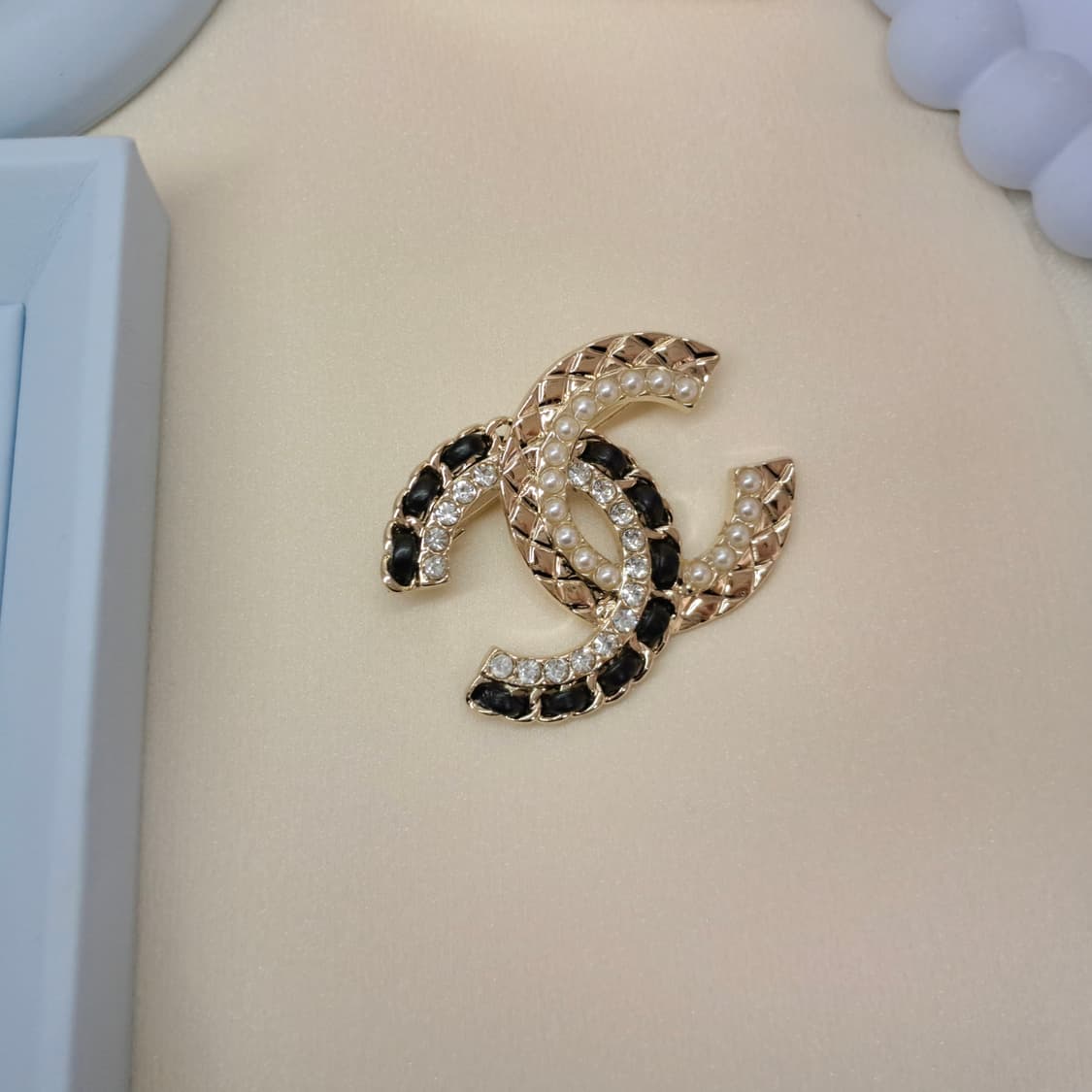 샤넬 브로치 골드 블랙 레더 빈티지 펜던트 상품이미지2