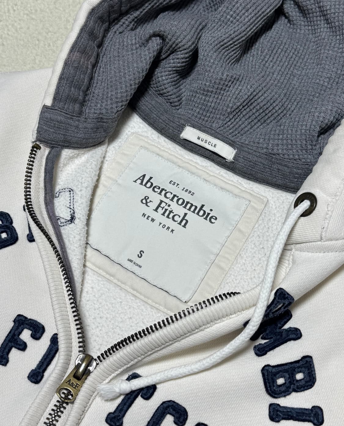 아베크롬비 화이트 네이비 후드집업 상품이미지5