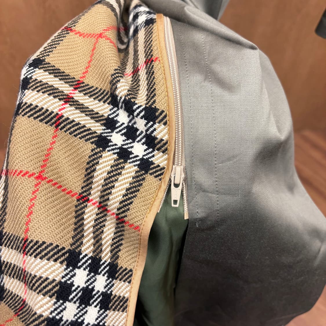 버버리 더블 브레스티드 트렌치 코트 견장 스톰 플랩 디테일 카키 브라운 상품이미지6