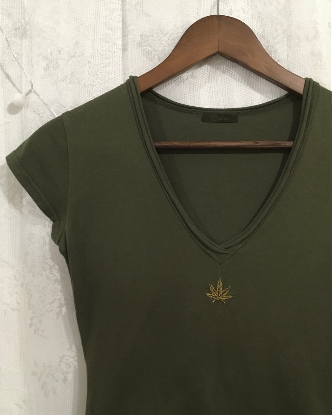 JPN khaki graphic v-neck top 상품이미지5