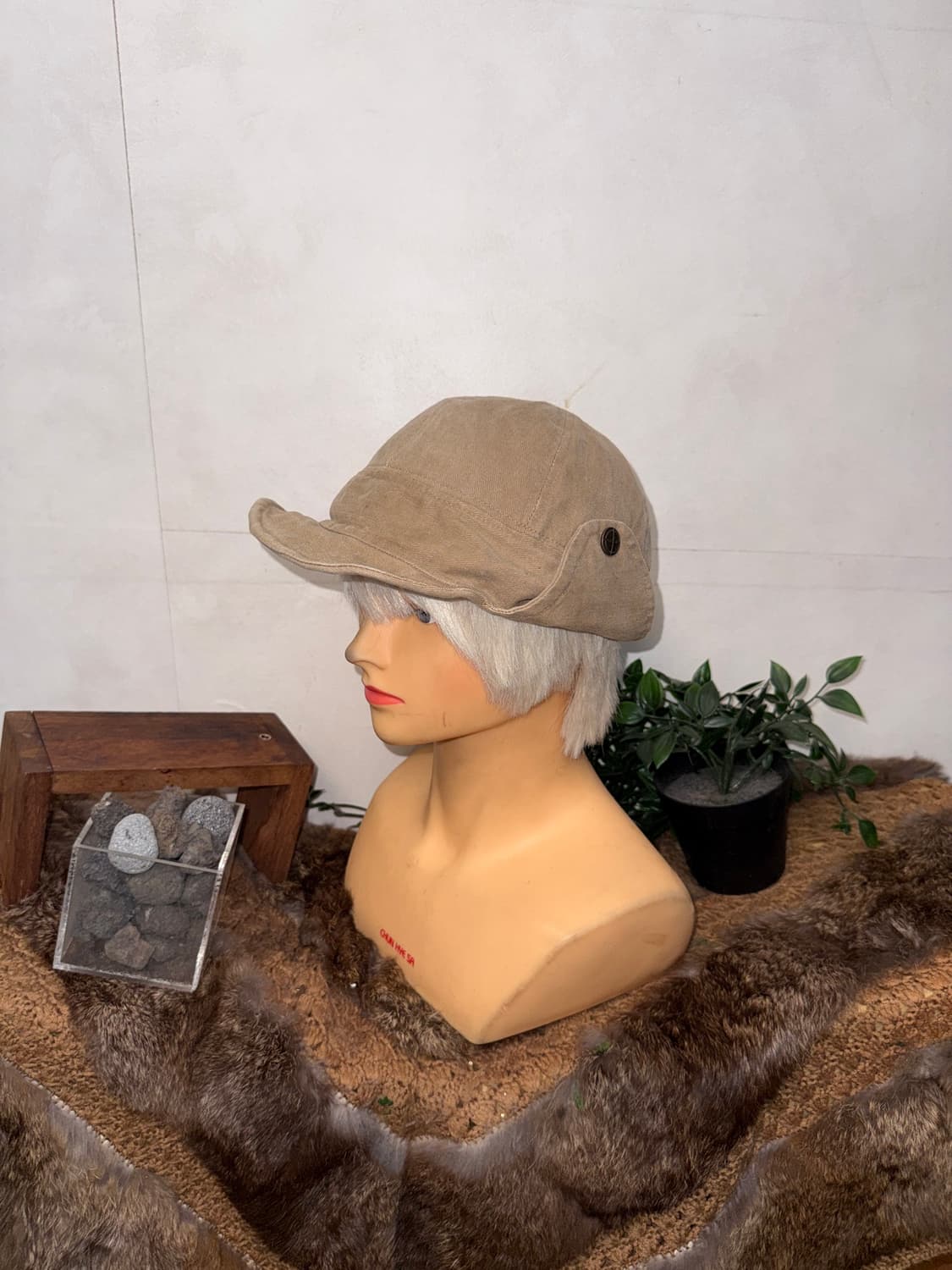 Beige button ear flaps cap 상품이미지1