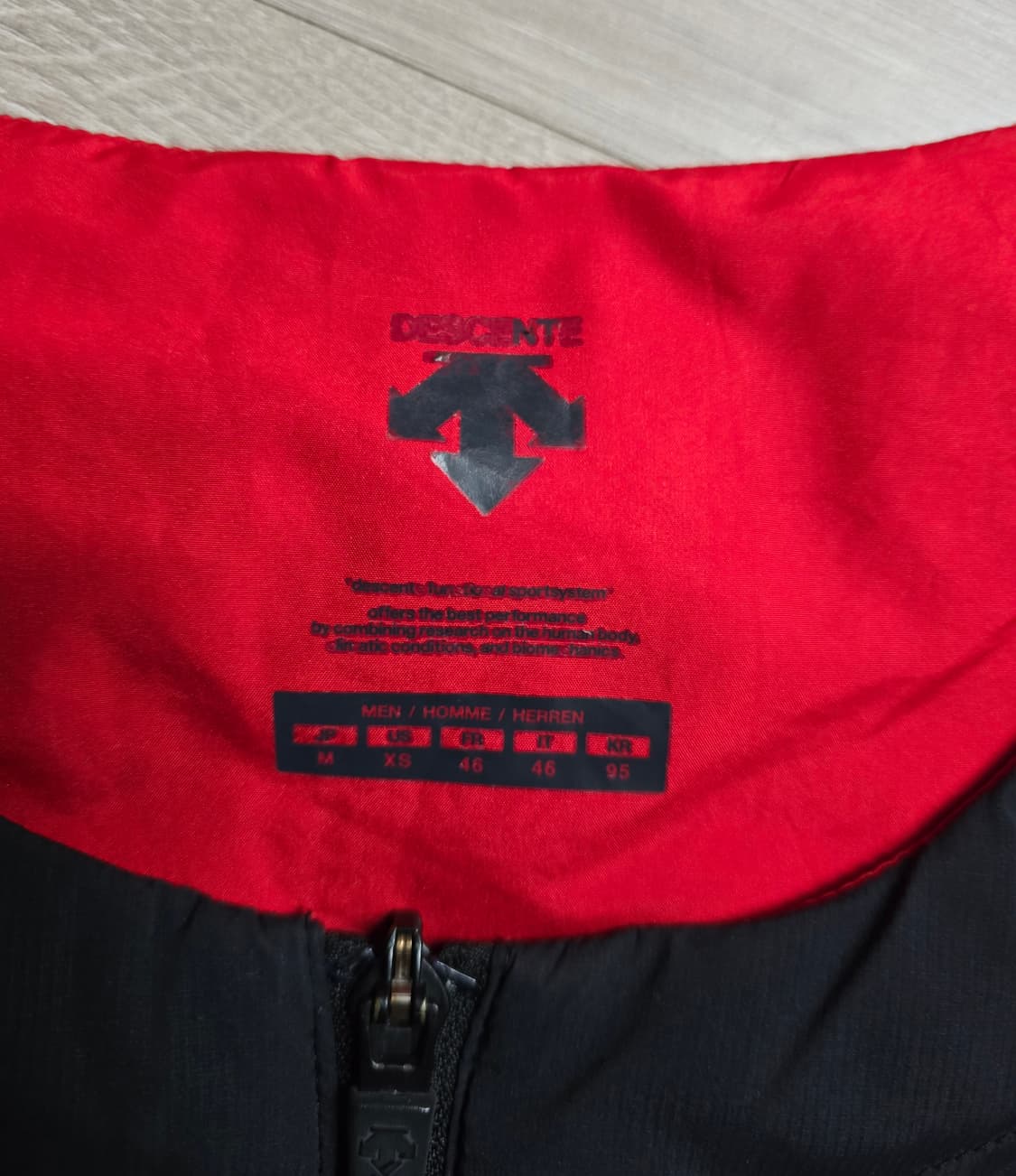 데상트  덕다운 경량조끼.  싸이즈 95 상품이미지4