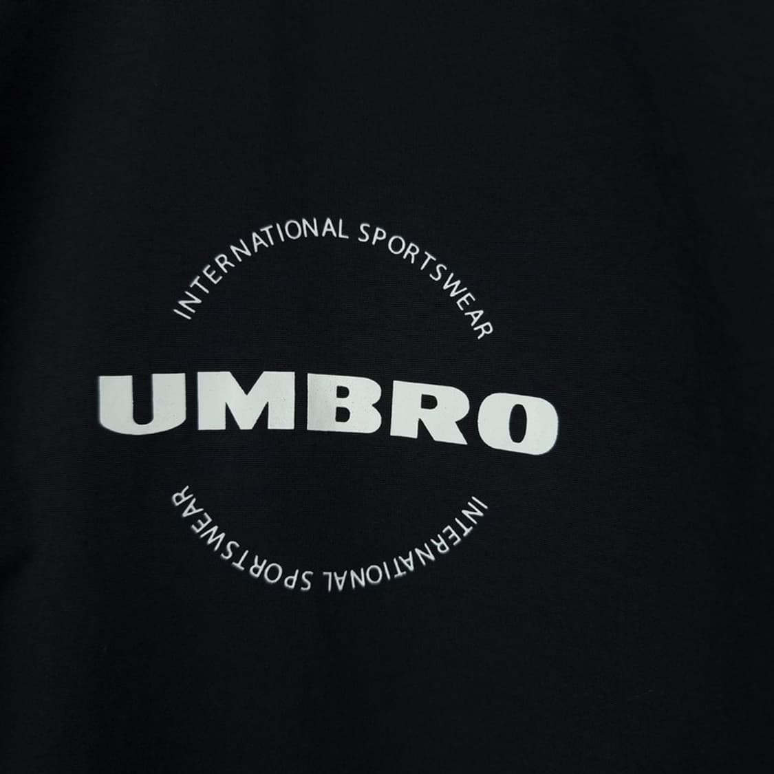 [엄브로] 빅로고 프린팅 오버핏 바람막이 아노락 자켓 블랙 M19971 상품이미지7