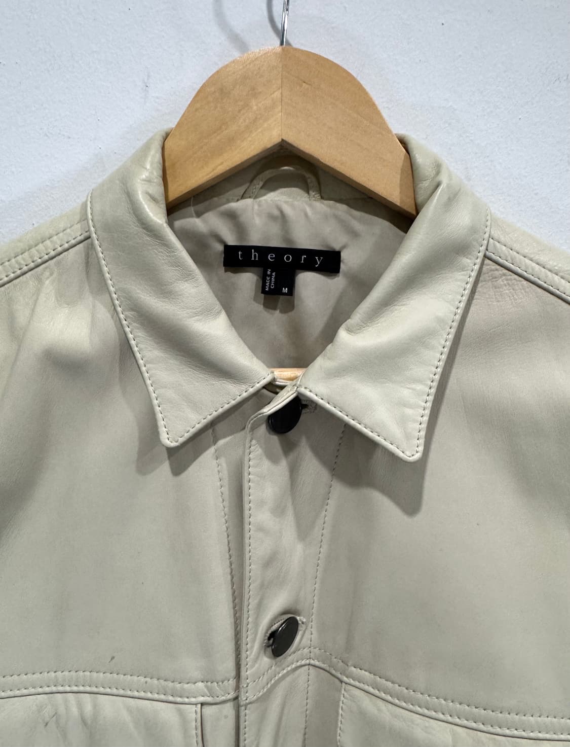 띠어리 아이보리 트러커 가죽 자켓 M 상품이미지3