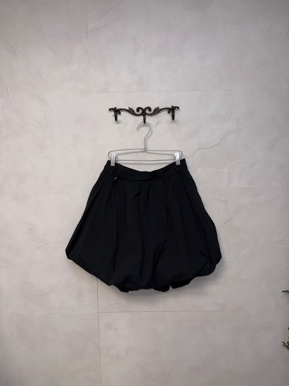 G-cut black belted balloon midi skirt  상품이미지1