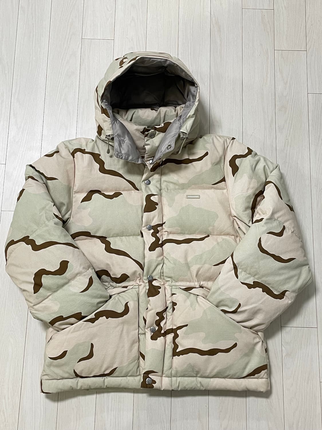[새상품] 디스이즈네버댓 카모플라주 덕다운 패딩 M 사이즈 상품이미지1