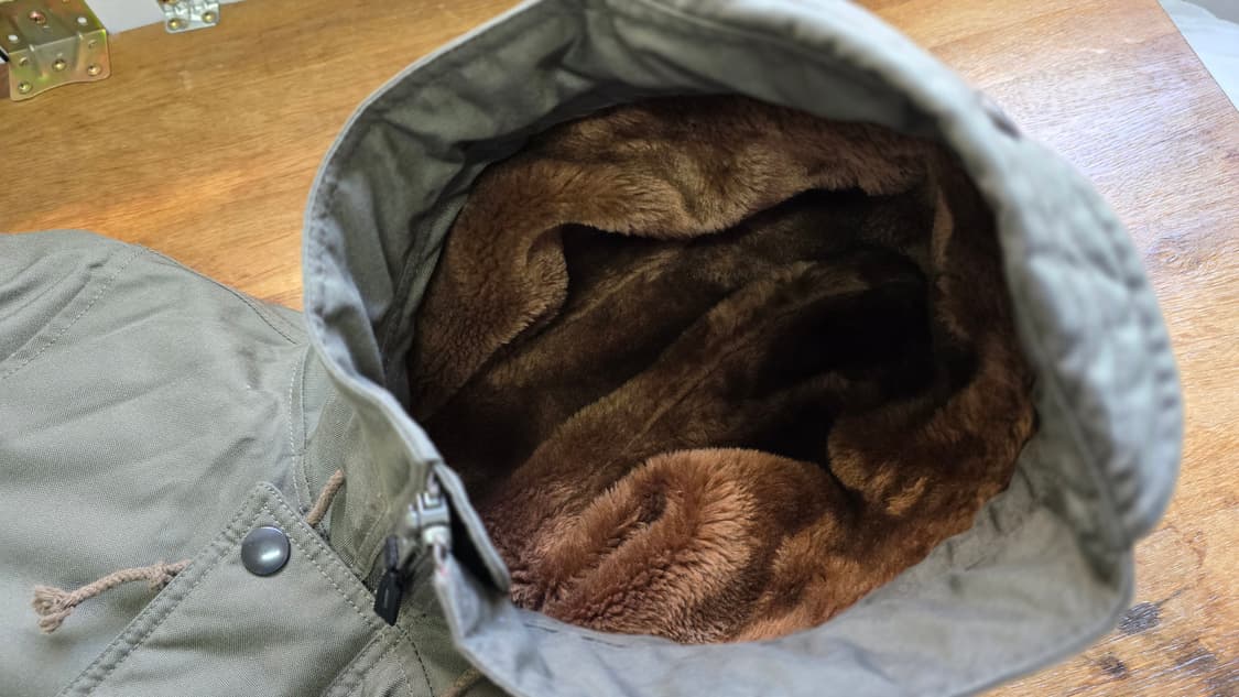 초레어) SCHOTT 쇼트 패딩 M 싸이즈 판매 합니다. 카모 밀리터리 상품이미지9