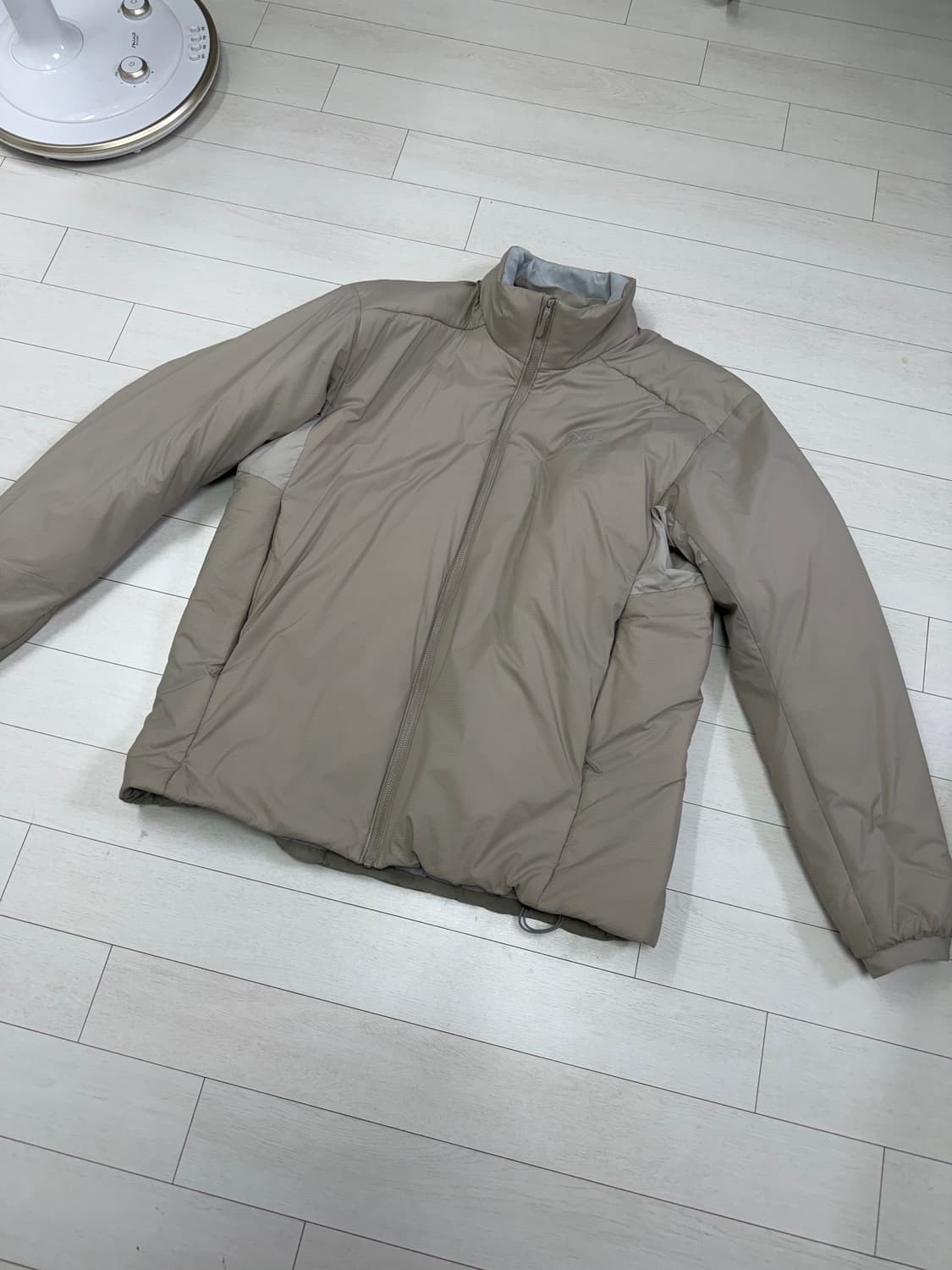 아크테릭스 아톰 헤비웨이트 자켓 XL 사이즈  상태 9.0/10  사진찍 상품이미지1