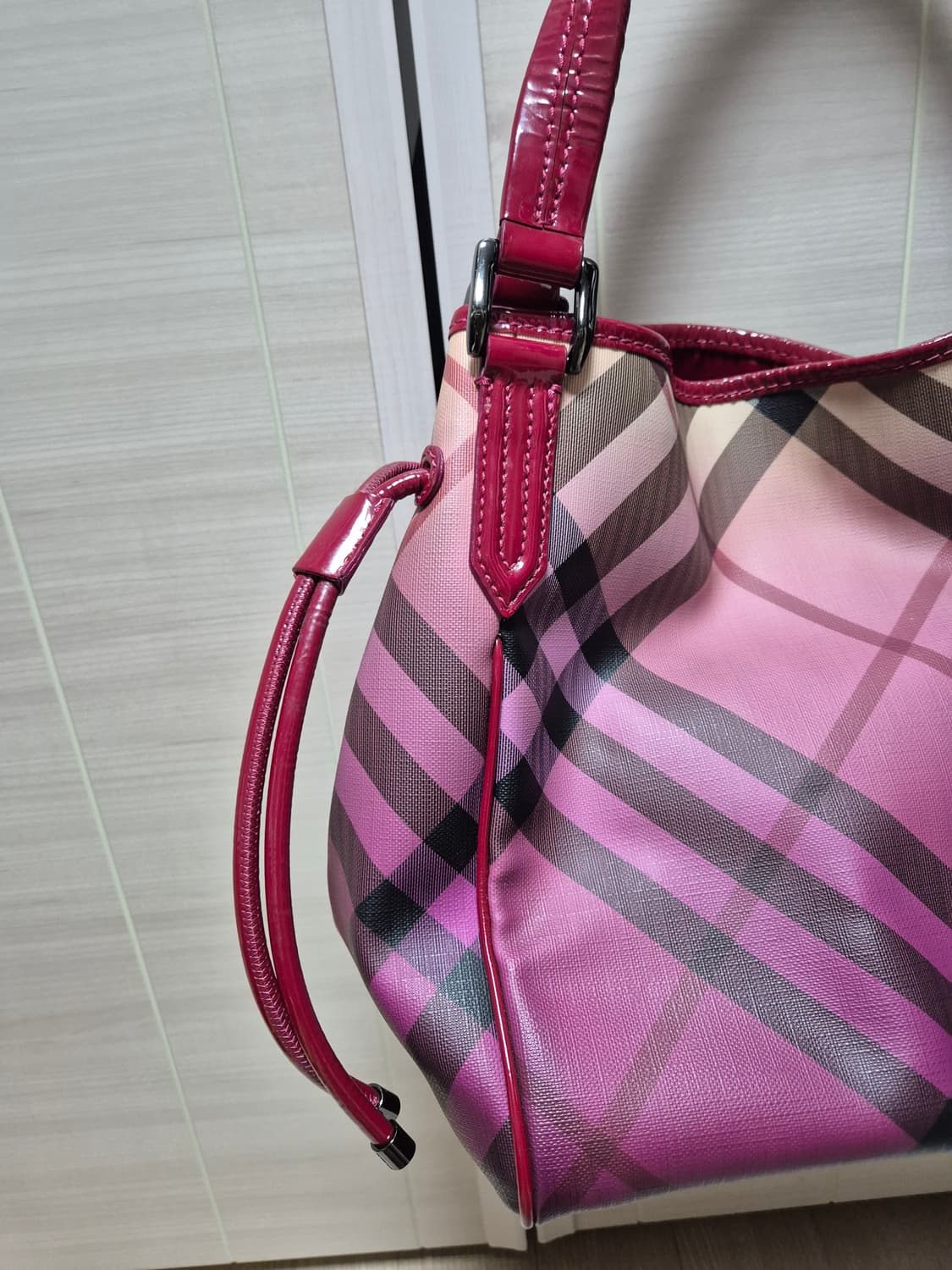 (정품) 버버리 바이올렛 PVC 노바 체크  토트백 숄더백 상품이미지3