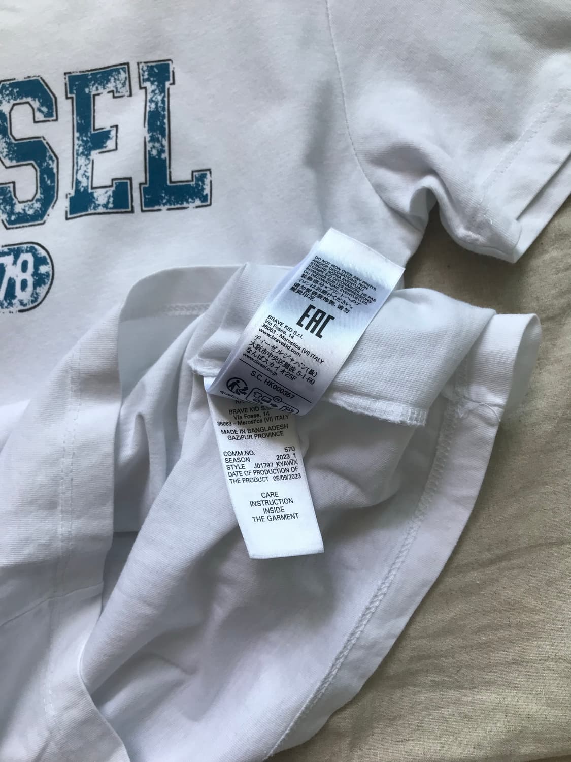 디젤 중앙 프린팅 화이트 반팔티 상품이미지8