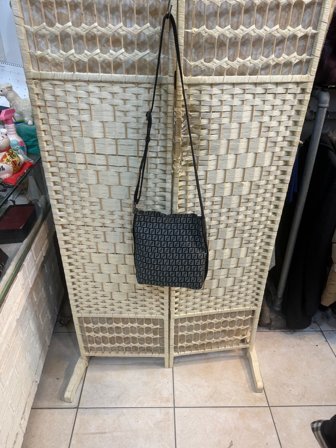 정품 펜디 주카 크로스백 팝니다 상품이미지1