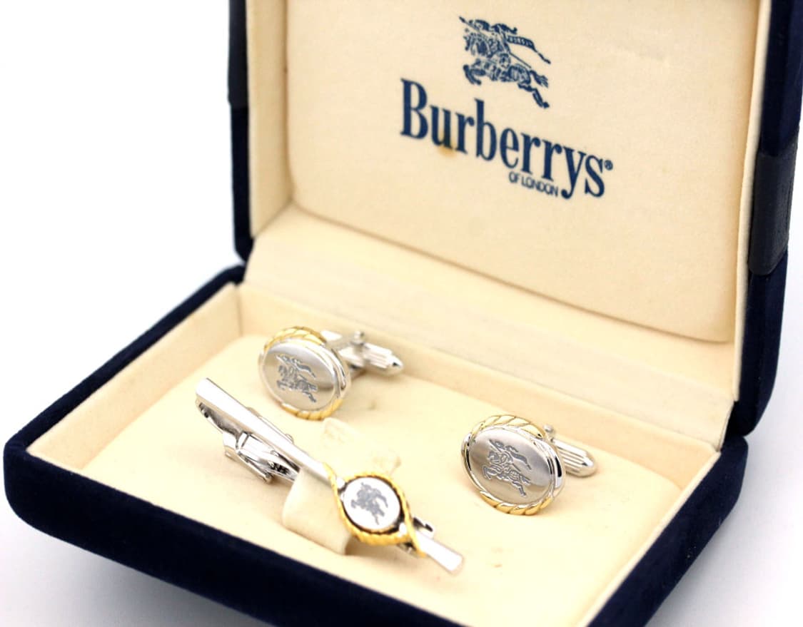 버버리 5.4cm A등급 명품 넥타이핀 커프스 세트 상품이미지1