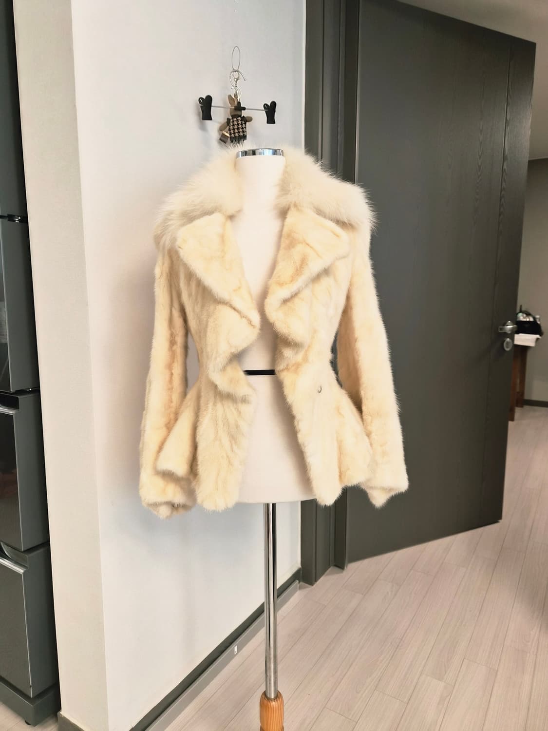 모건(MORGAN) 폭스퍼 밍크 스타일 하프 자켓 (55사이즈/베이지) 상품이미지2