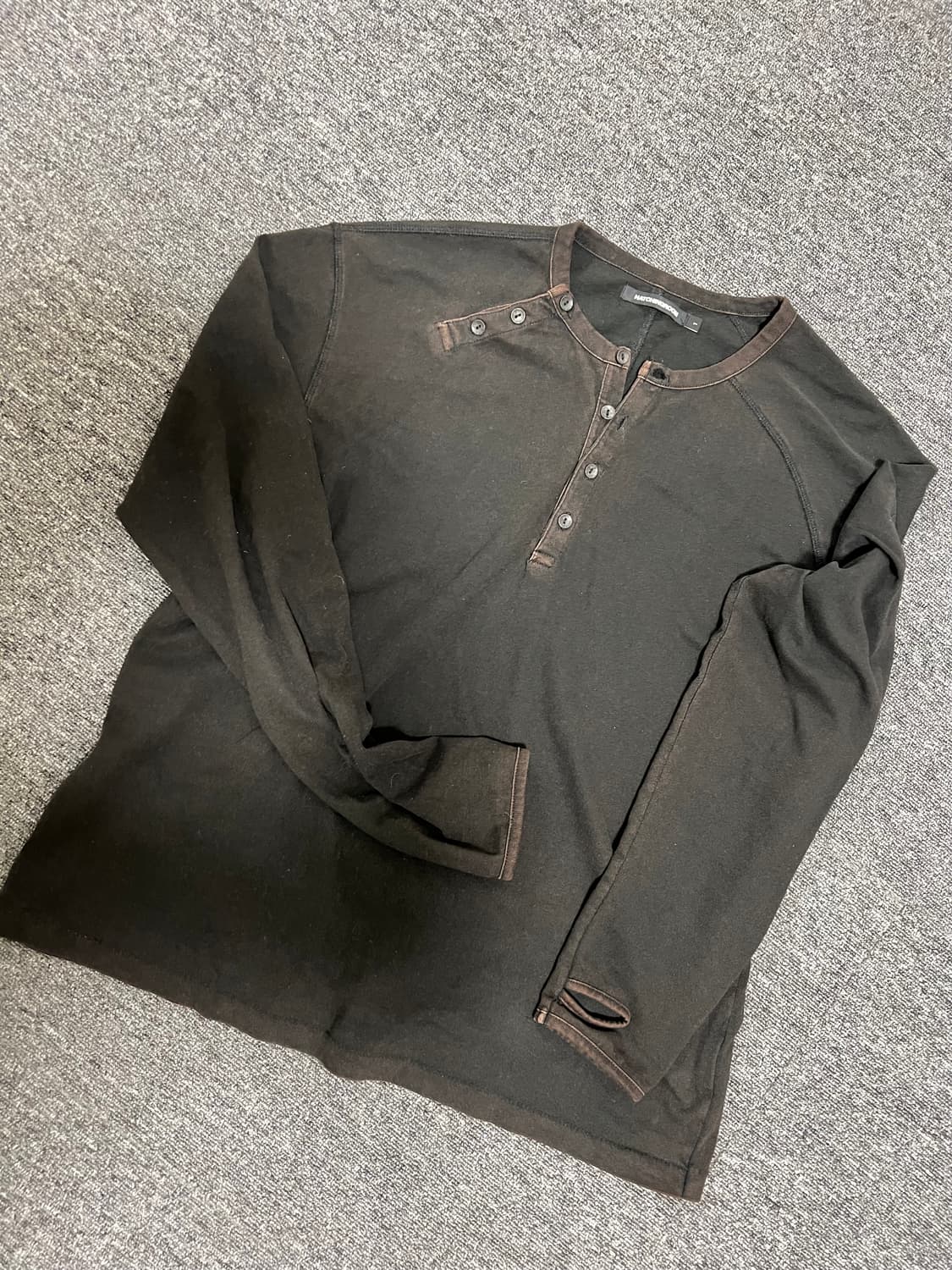 해칭룸 double henley neck tee bleachedblack 상품이미지4