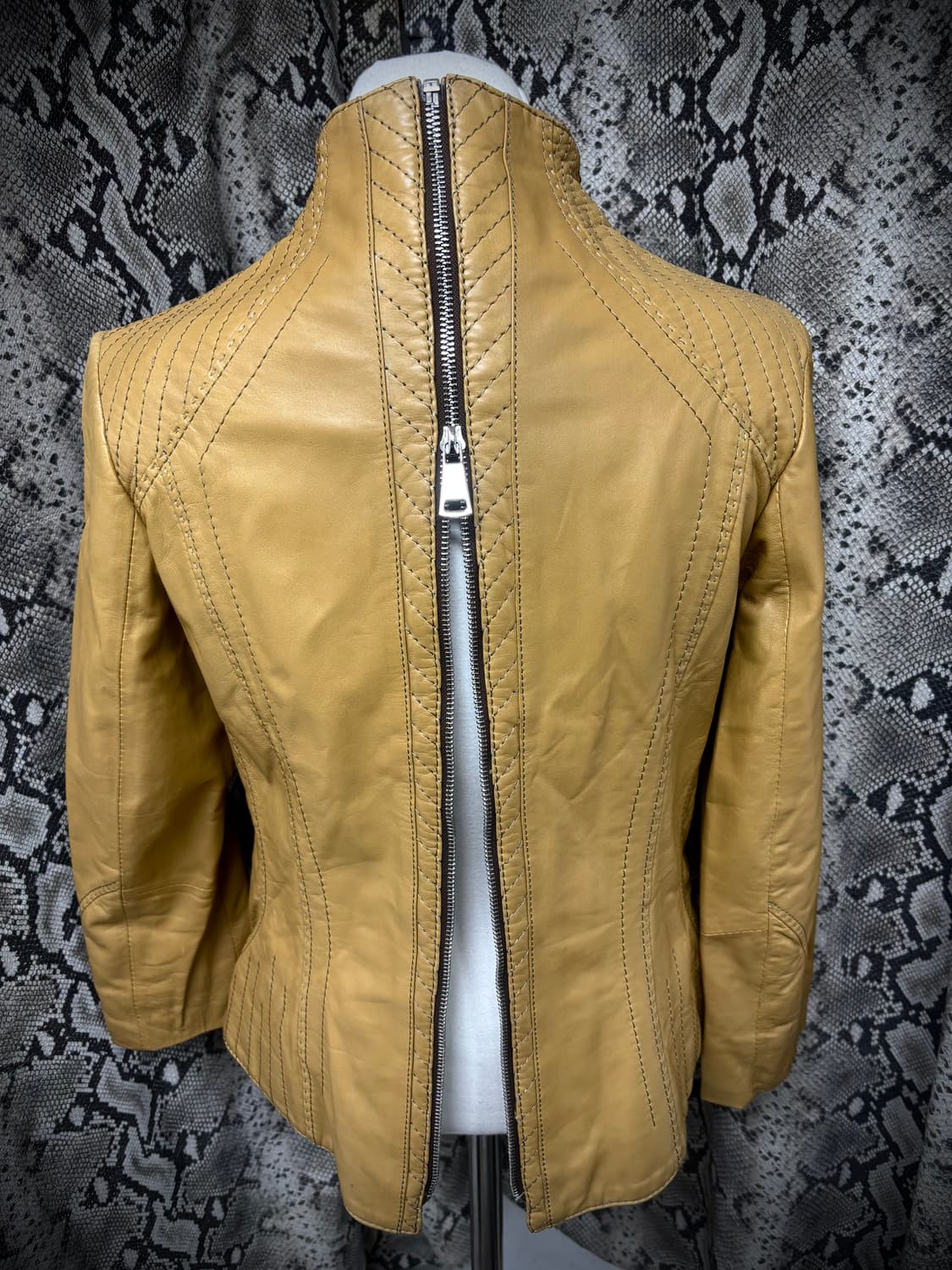 [RARE design] Back Zip Detail Stitch Lin 상품이미지1