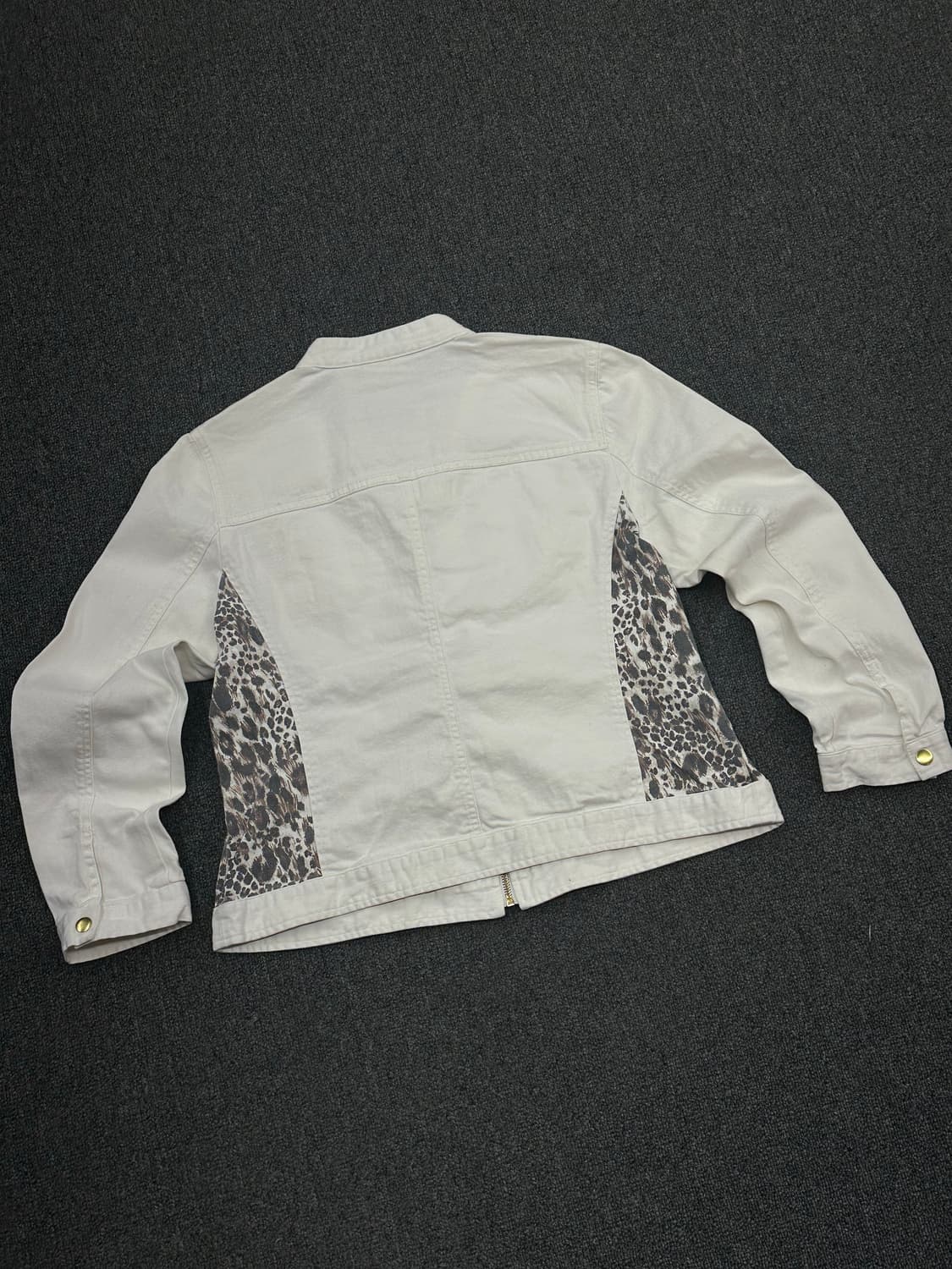 2)플래티넘 화이트 데님 레오파드 패턴 자켓 상품이미지3