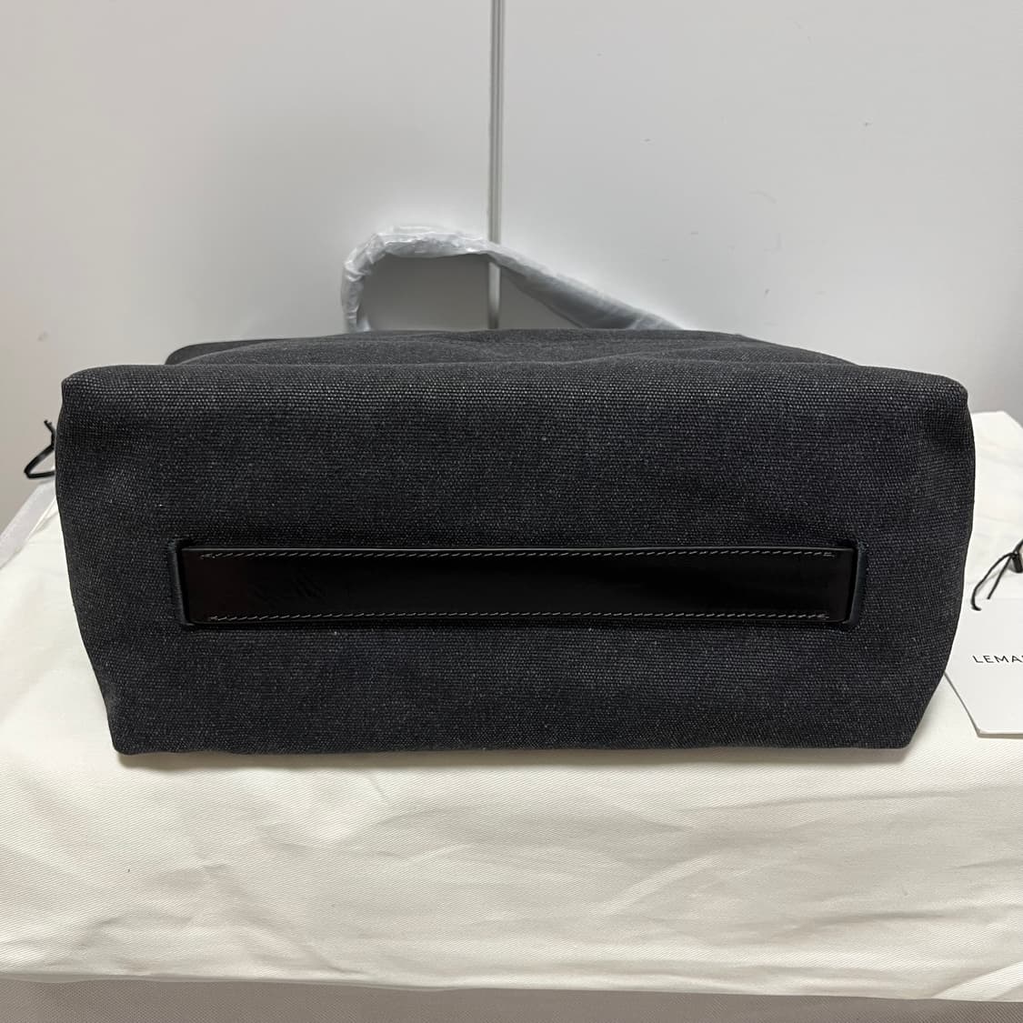 르메르 25fw 벨티드 토트백/애쉬 블랙 상품이미지3