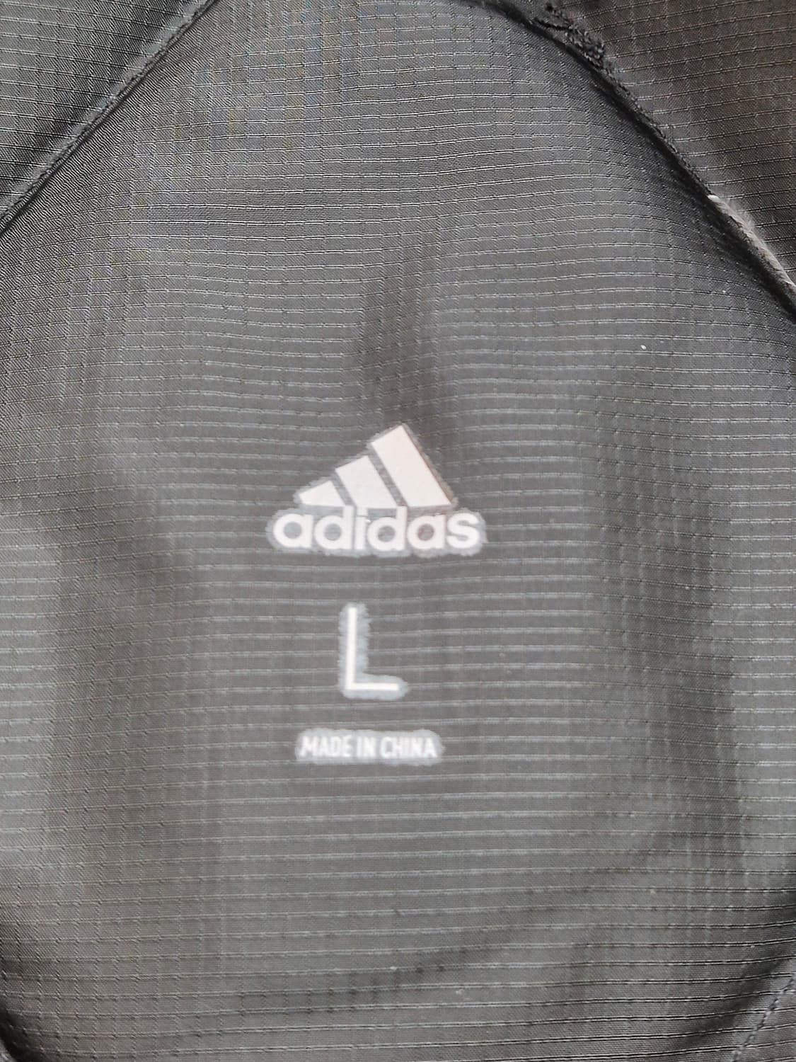 아디다스 여성 롱 봄버 패딩 L사이즈입니다. 엉덩이 덮는 기장이고, 얇은 상품이미지5