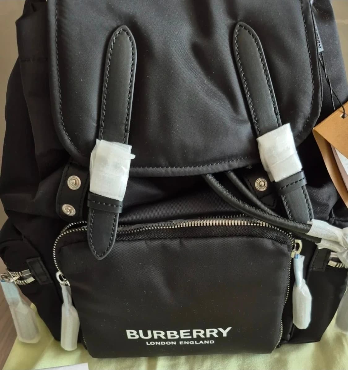 버버리 백팩 블랙 미디움사이즈 상품이미지3