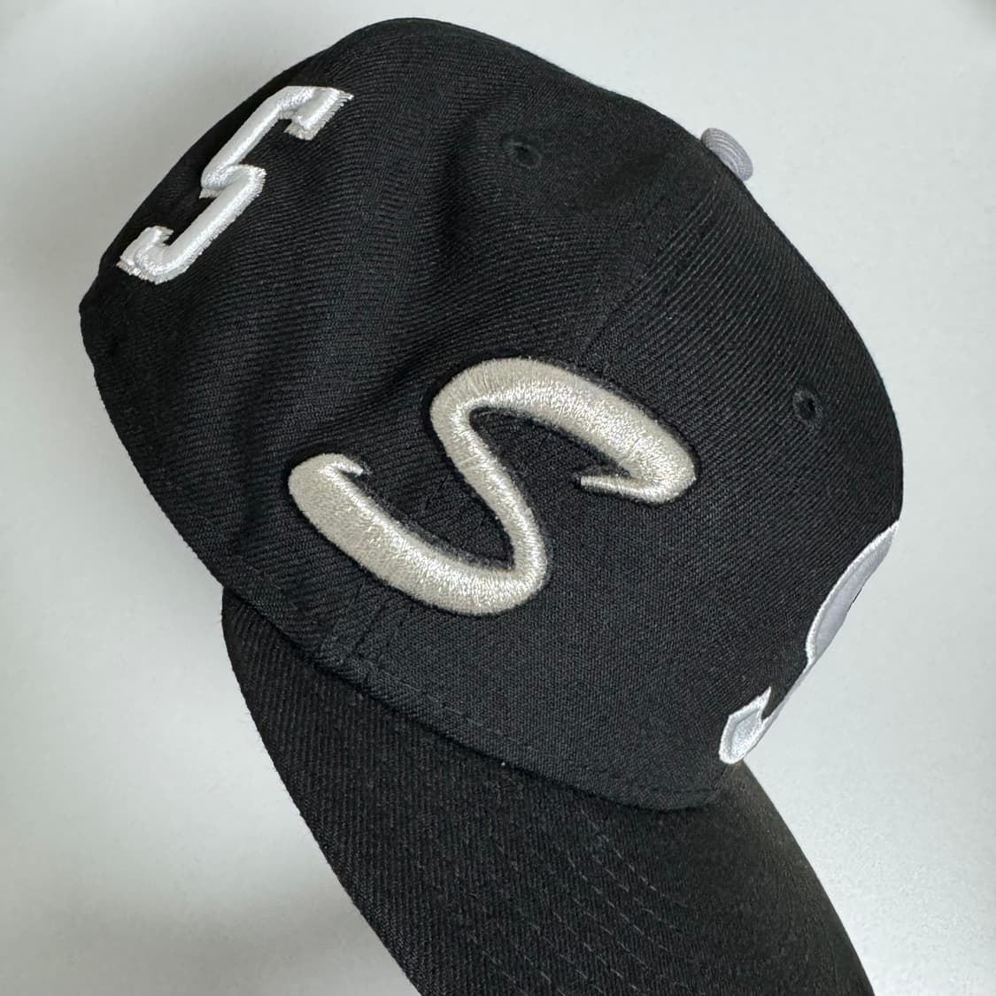 슈프림 멀티 S 로고 뉴에라 블랙 - 25SS 상품이미지3