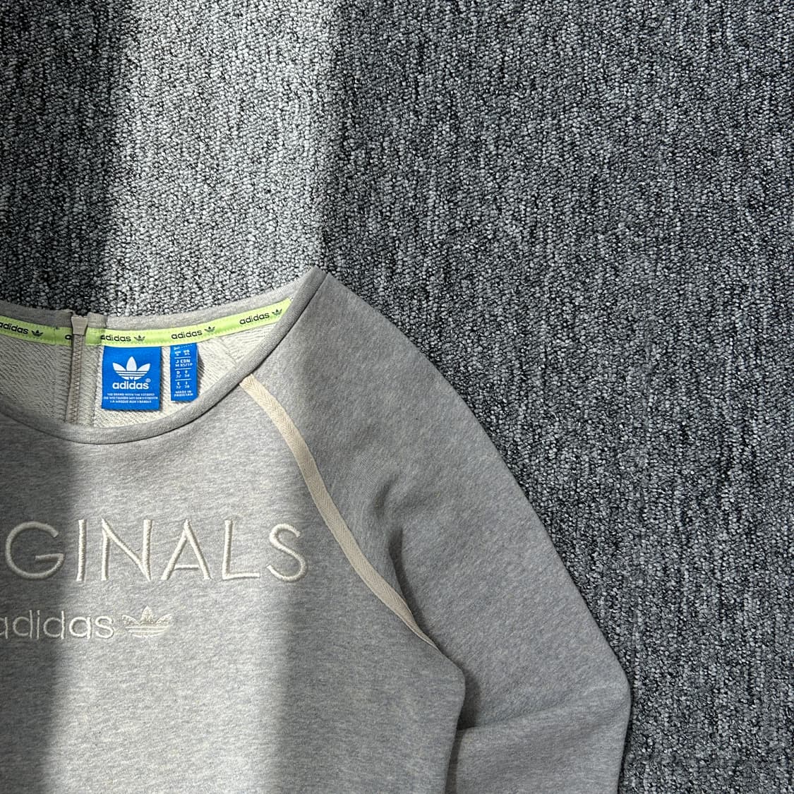 아디다스 우먼스 그래픽 집업 스웻셔츠 상품이미지3