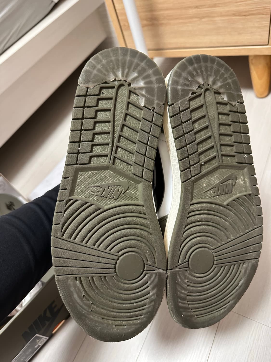 조던1 로우 올리브 2026 사이즈 280 팝니다 상품이미지4