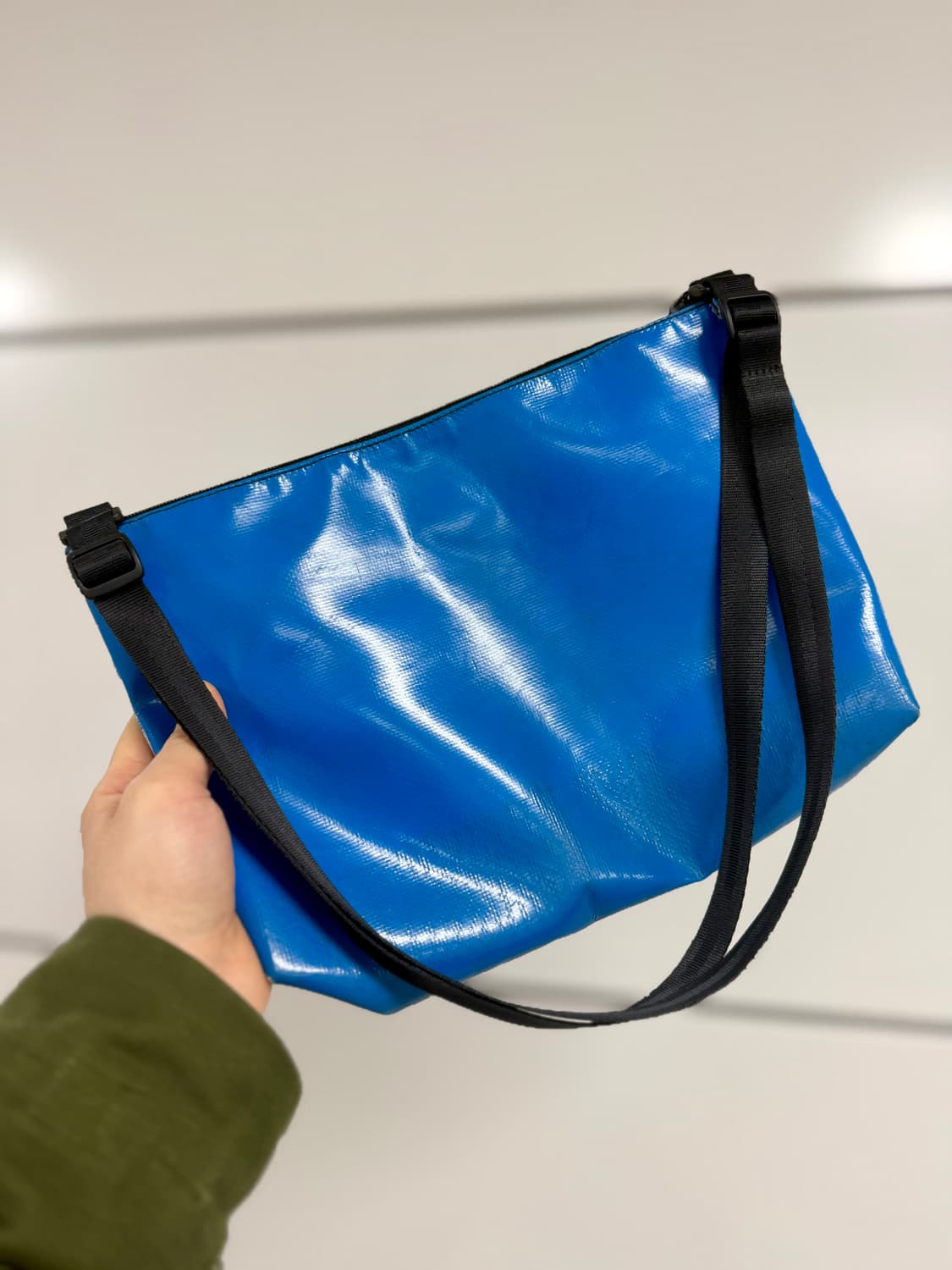 [프라이탁] 루 숄더백 (얼모스트 올블루, 화이트 포인트) 상품이미지2