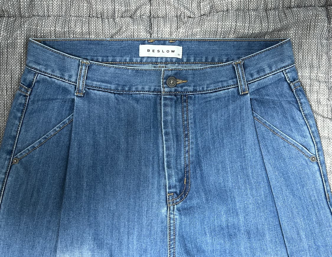 비슬로우 딥원턱 데님 라이트워시 상품이미지1