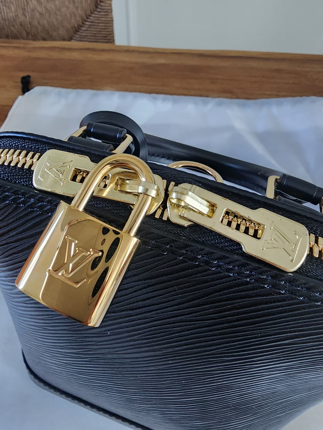 (정품)루이비통 알마 BB 에삐 블랙 백팩 상품이미지3