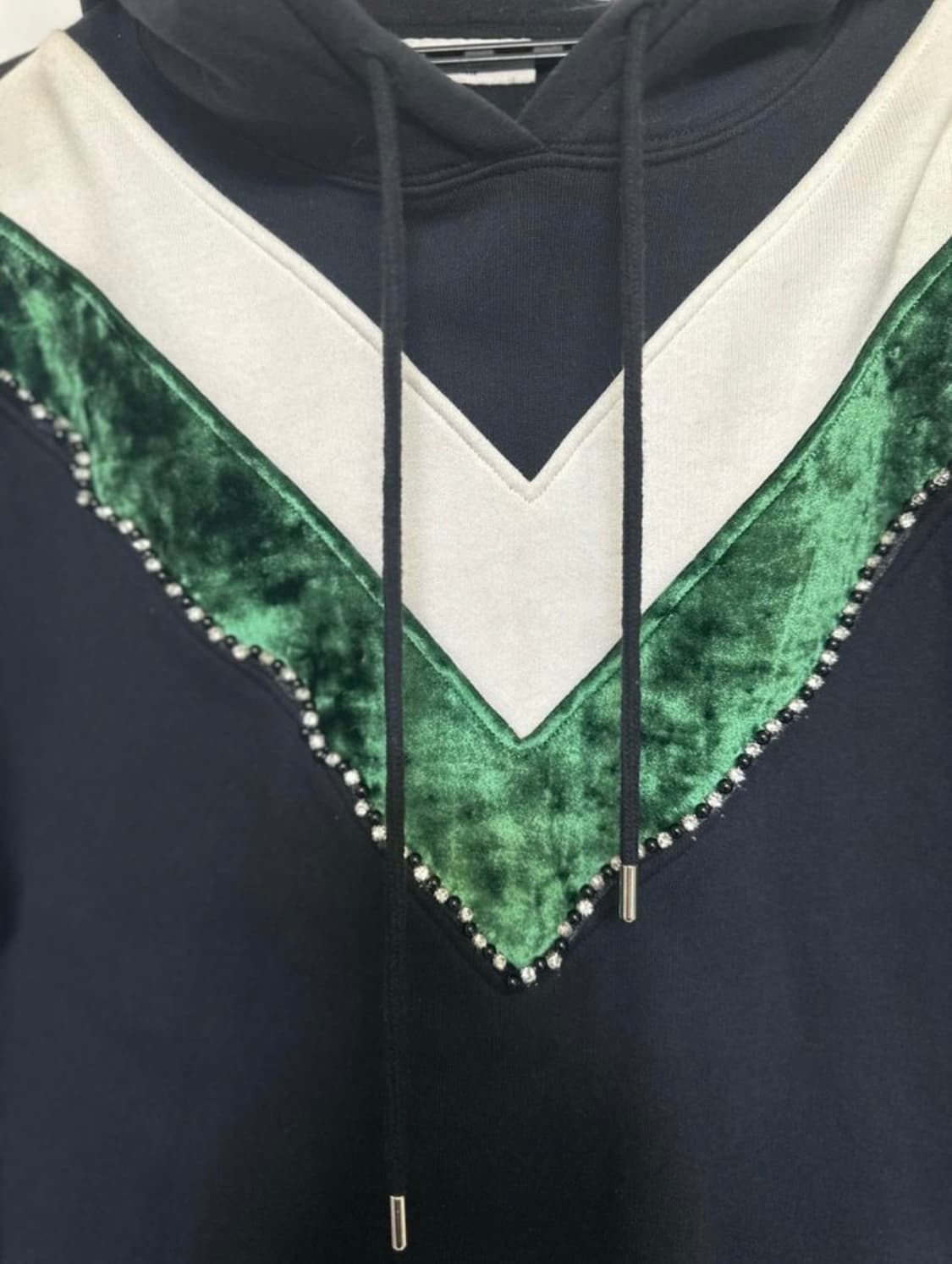 산드로 블랙 벨벳 포인트 기모후드티 상품이미지3