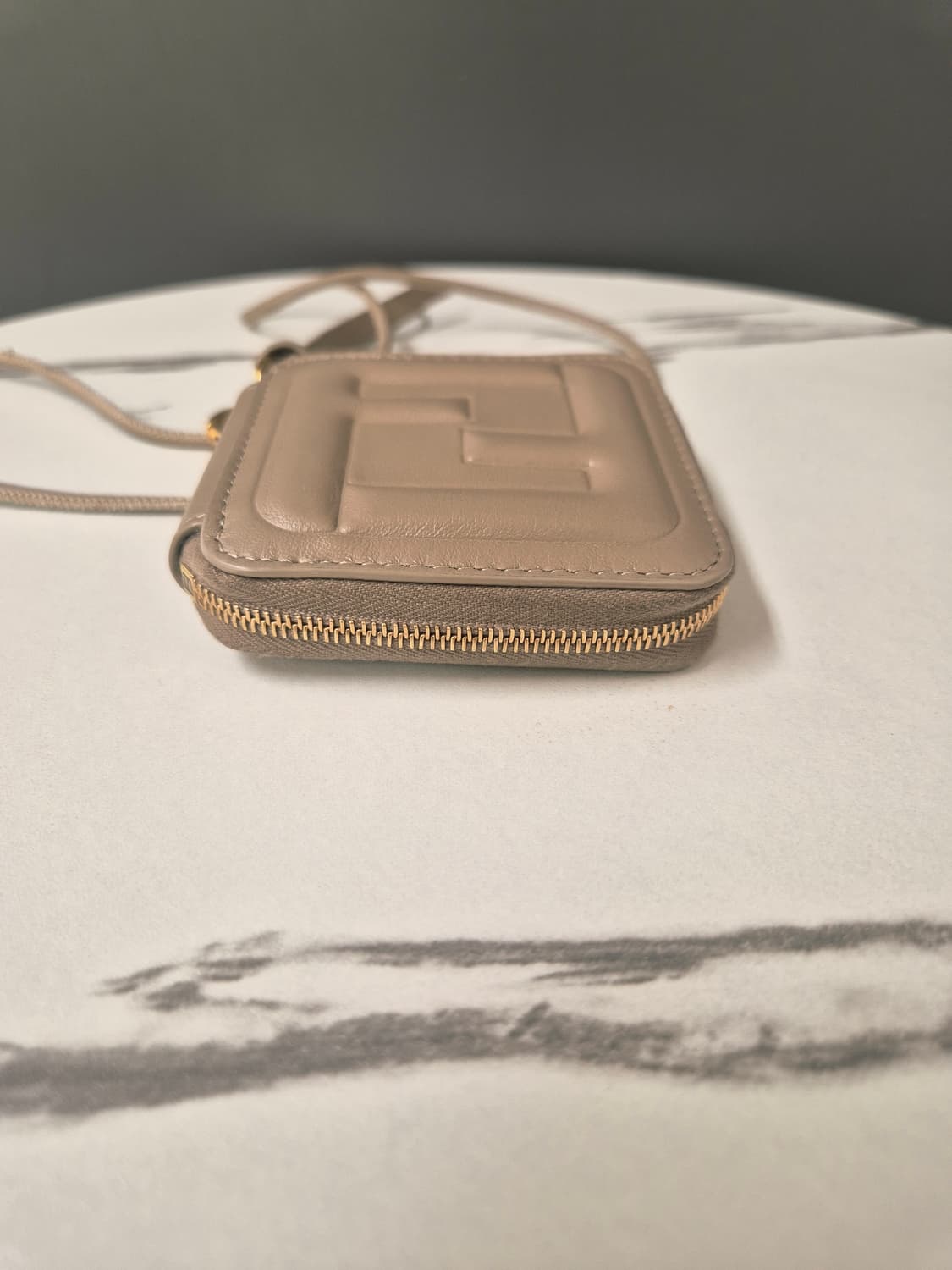 펜디 FF 큐브 엠보싱 스몰 지퍼 지갑 상품이미지5