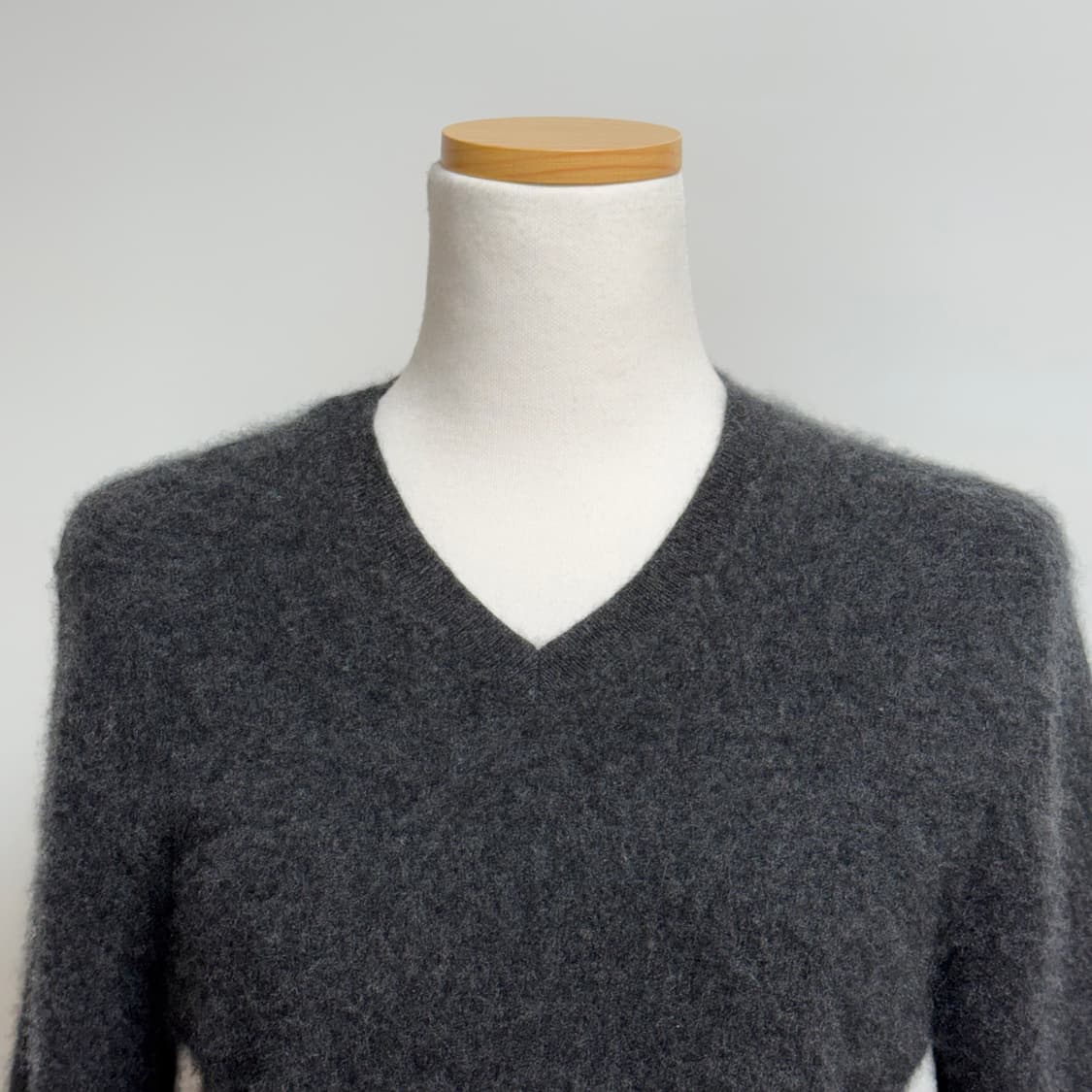 [캐시미어 100%] 유니클로 차콜 V넥 니트 M 상품이미지4