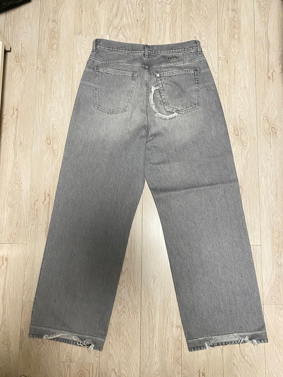 032c 어트리션 디스트로이드 진 워시드 그레이  상품이미지5