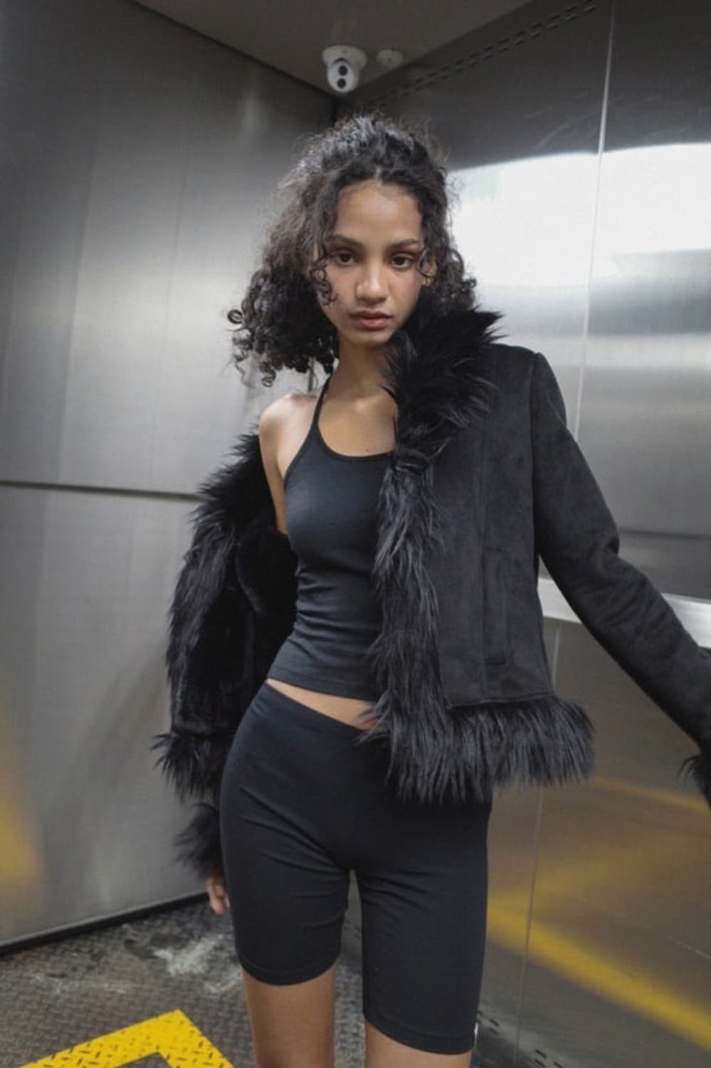 드라이로즈 퍼 무스탕 (두번째 사진 블랙 앤 화이트) 상품이미지1