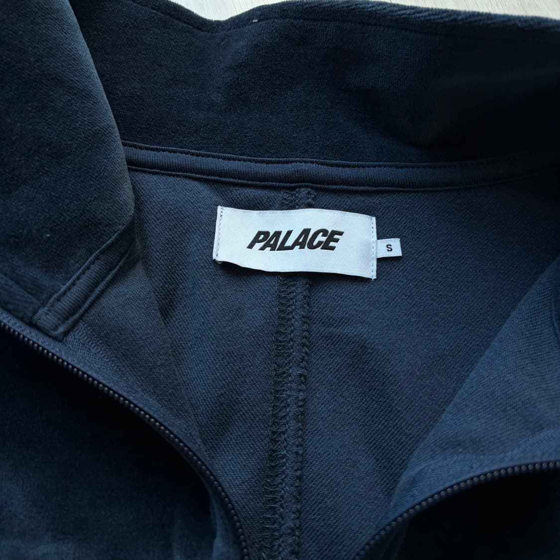[1회착용] palace 팔라스 파이프드 벨루어 자켓 S 상품이미지6