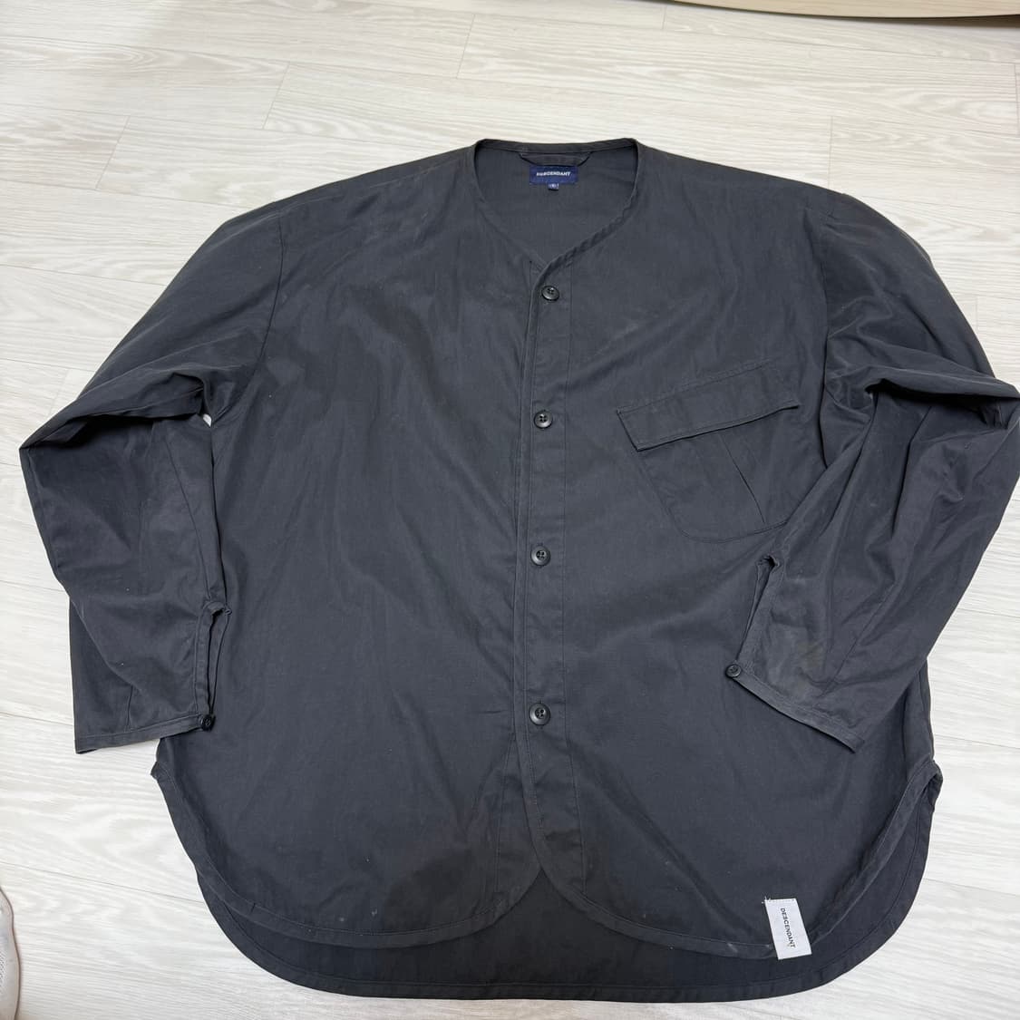 DESCENDANT V-넥 셔츠 (블랙 / 사이즈 3) 상품이미지1