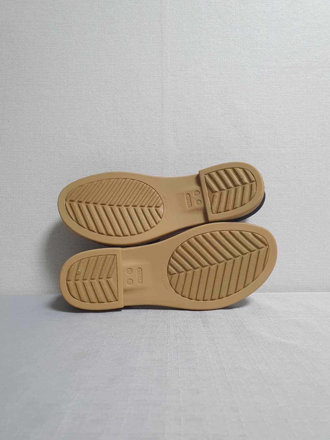 크록스 툴룸 오픈 플랫 샌들 블랙 탄 230mm 상품이미지8