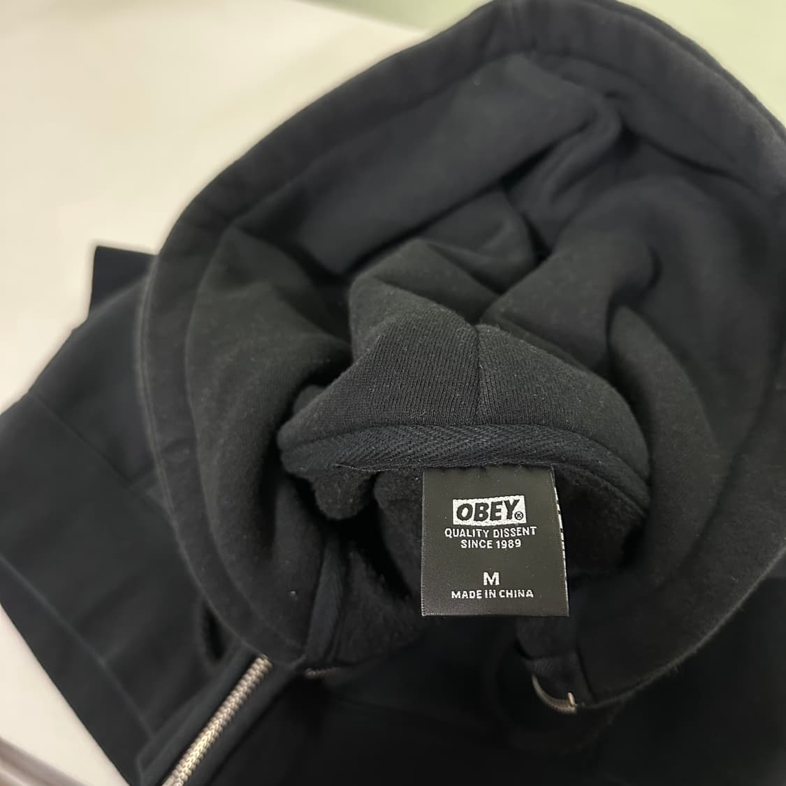 M 오베이 블랙 백로고 후드집업 상품이미지5